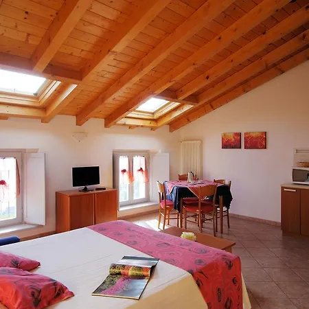Ξενοδοχείο με διαμερίσματα Celeste View 4*